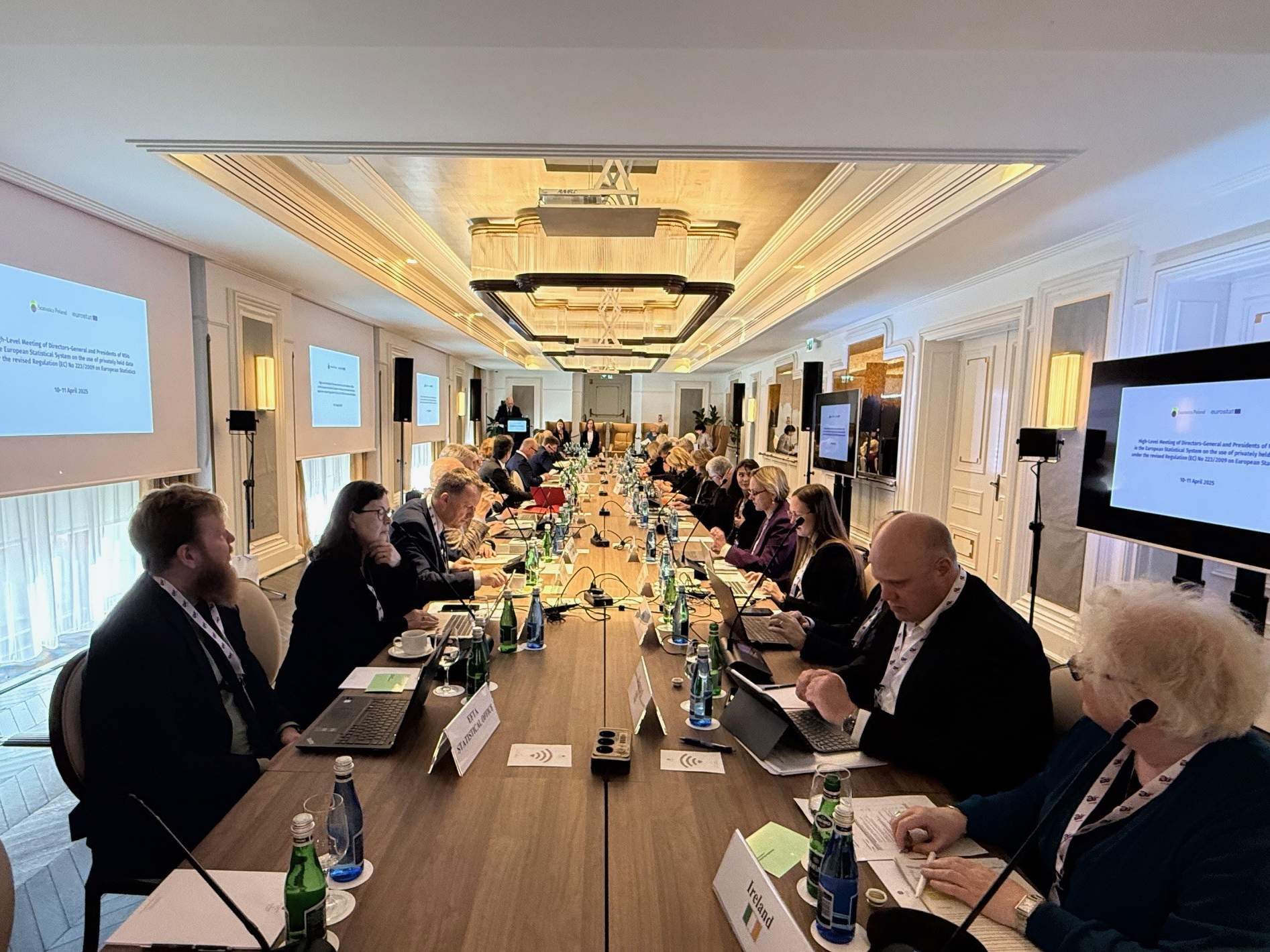 Zoom in  - Guests of the High-level meeting in the conference room. In the foreground: Jennifer Banim from Ireland, Martin Ulrik Jensen from Denmark sitting next to her, and Markus Andersen from EFTA statistical office on the other side of the table