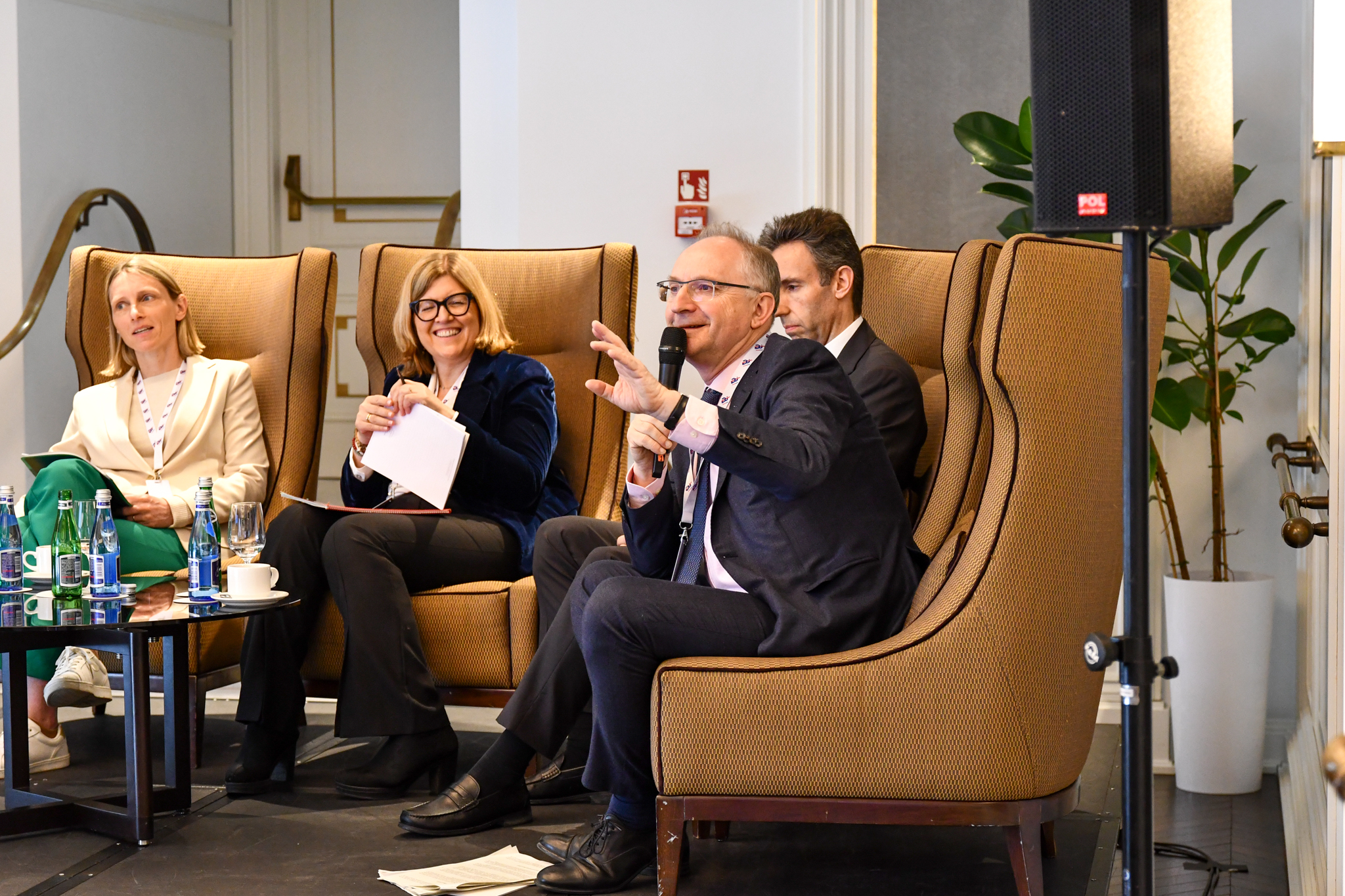 Zoom in  - Jean-Luc Tavernier from France in the countries’ presentations session