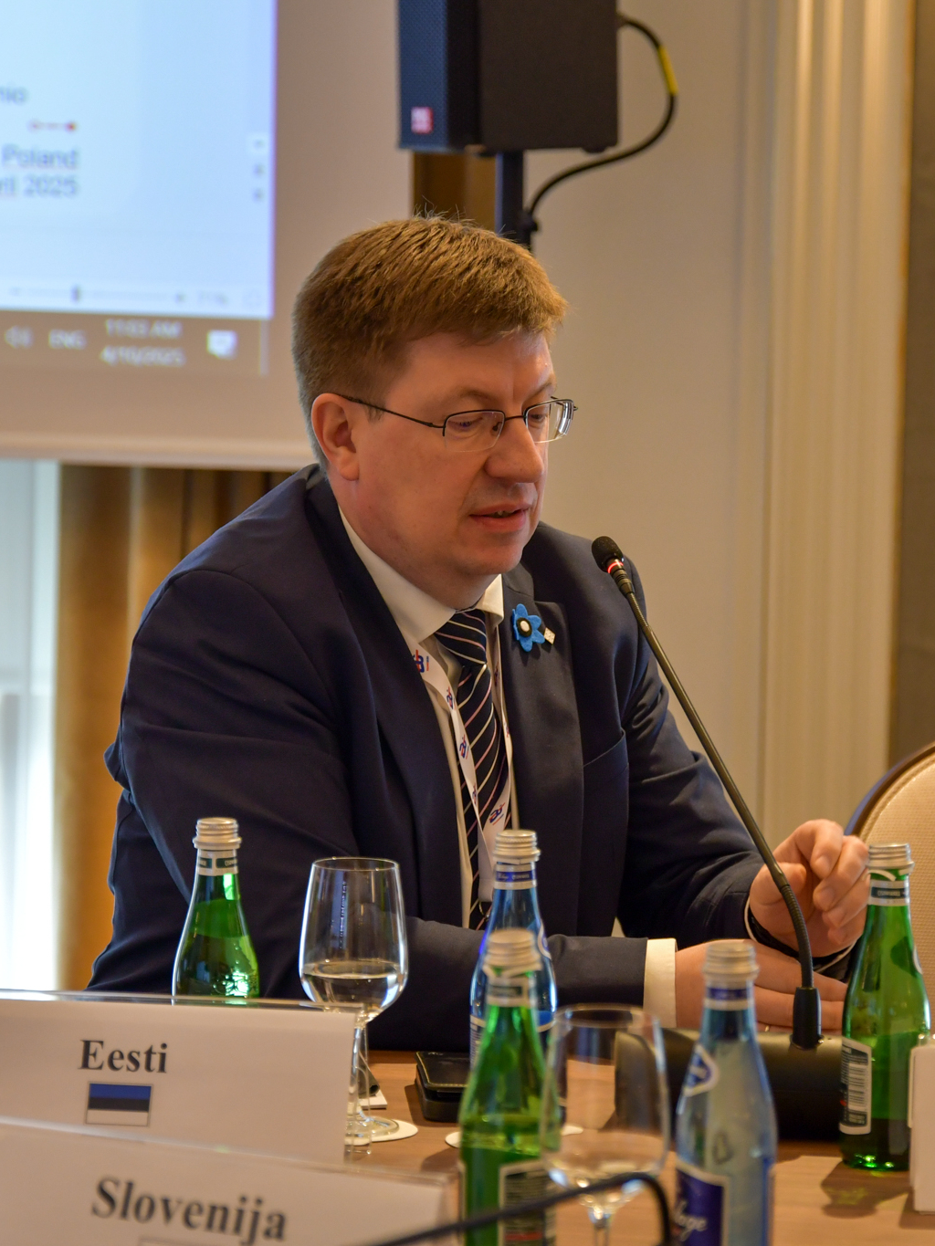 Zoom in  - Urmet Lee from Estonia in the conference room