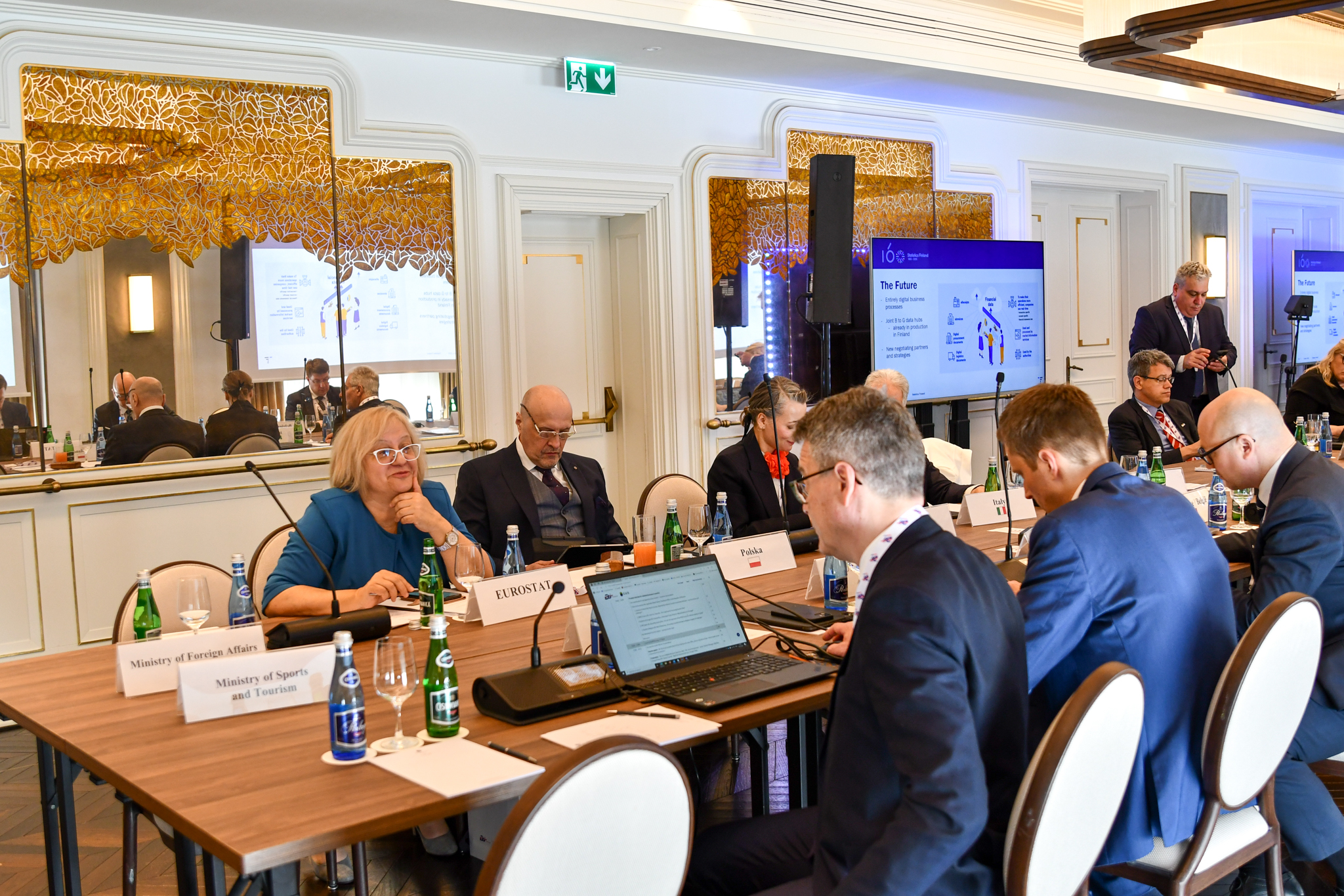 Zoom in  - Mariana Kotzeva from Eurostat, Marek Cierpiał-Wolan from Poland and other guests of the High-level meeting in the conference room